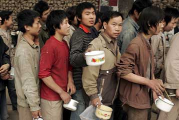 Εργάτες-«σκλάβοι» διασώζονται από εργοστάσιο στην Κίνα