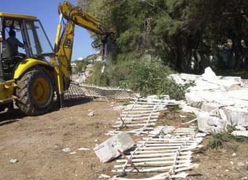 Αναστέλλονται οι κατεδαφίσεις αυθαιρέτων σε περιοχές χωρίς δασικούς χάρτες