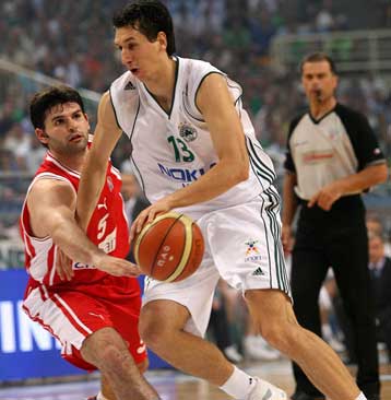 Δεν προπονήθηκε ο Παπαμακάριος για προληπτικούς λόγους, γεμάτο ΣΕΦ την Κυριακή