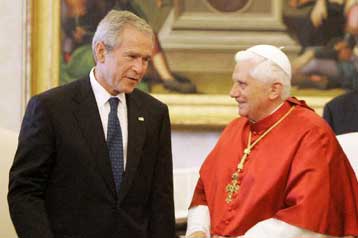 Πρώτη συνάντηση Μπους με τον Πάπα Βενέδικτο με φόντο ογκώδεις διαδηλώσεις