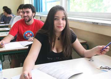 Ανοδο των βάσεων δείχνουν τα βαθμολογικά στοιχεία των φετινών πανελλαδικών