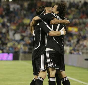 Αγκαλιά με τον τίτλο η Ρεάλ μετά το «χιτσκοκικό» φινάλε της 37ης αγωνιστικής