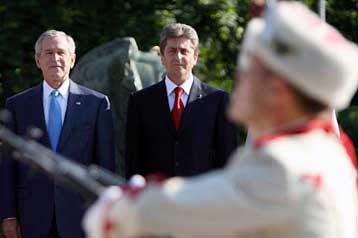 Ανεξάρτητο Κοσσυφοπέδιο ζήτησε ξανά ο Μπους επισκεπτόμενος τη Βουλγαρία