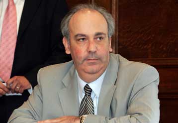 Στην αντεπίθεση, με σειρά ερωτημάτων, οι εκπρόσωποι της «Ακρόπολις»