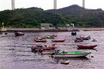 «Κόκκινη παλίρροια» πλήττει τη θάλασσα έξω από το Χονγκ Κονγκ
