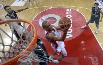 Κλήση του Ολυμπιακού σε απολογία και πίστη του Ακερ για νίκη στο ΟΑΚΑ