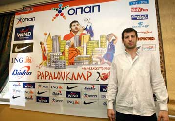 Με μια ντουζίνα ομάδες του ΝΒΑ και μία ελληνική αποκαλύπτει ότι συζητά ο Παπαλουκάς