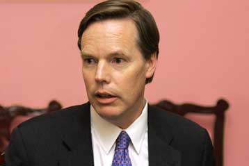 Δεν τίθεται «άμεσα» θέμα εισόδου της ΠΓΔΜ στο ΝΑΤΟ, λέει ο Ν.Μπερνς