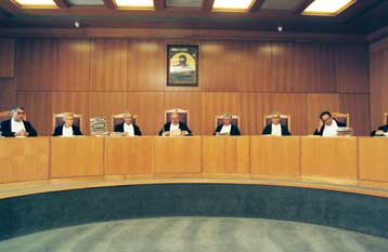 Αντισυνταγματική η αναβάθμιση των Εκκλησιαστικών Ακαδημιών σε ΑΕΙ