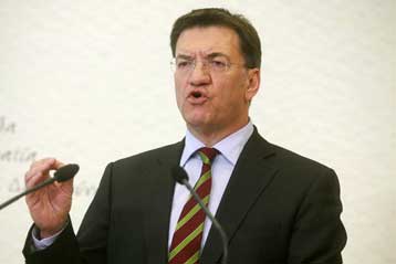 Κοροϊδία στο θέμα των συμβασιούχων καταλογίζει στην κυβέρνηση το ΠΑΣΟΚ