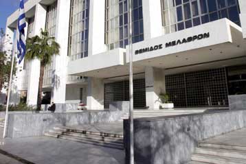 Σε ένα έτος θα σβήνουν οι «κόκκινοι κωδικοί» των επενδυτών στις χρηματιστηριακές εταιρείες