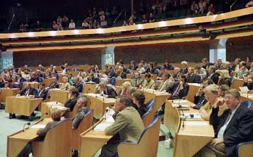 Αμνηστία σε 30.000 μετανάστες χορηγεί η Ολλανδία σε πλήρη αλλαγή πολιτικής