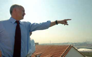 Στην ευρύτερη περιοχή του Περάματος περιόδευσε ο Γ.Παπανδρέου