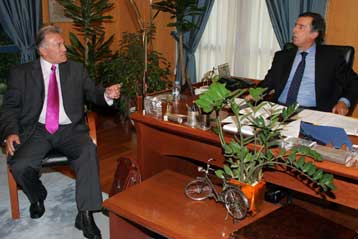 Αιχμές από τον νομάρχη Θεσσαλονίκης κατά την πληρωμή του προστίμου