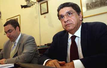 Διαφωνία στη Βουλή για τις επενδύσεις των ασφαλιστικών ταμείων σε δομημένα ομόλογα