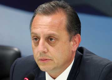 Στηλιτεύει η αντιπολίτευση ρύθμιση για αναστολή κατεδαφίσεων σε δάση