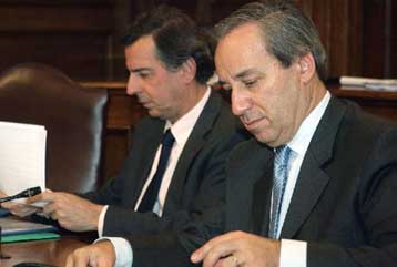 «Πονοκέφαλος» στην κυβέρνηση για τα placements σε ΟΤΕ και Ταχυδρομικό Ταμιευτήριο