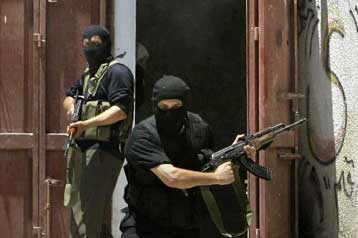 Εμφύλιος σπαραγμός στα Παλαιστινιακά Εδάφη, υπό κατάρρευση η κυβέρνηση