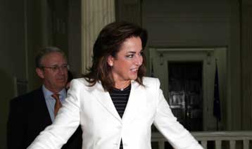 Τη φρεγάτα «Ύδρα» επισκέφτηκε η Ντόρα Μπακογιάννη στη Βηρυτό