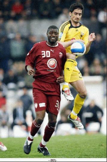 Και πάλι συμπαίκτης του Αλωνεύτη ο Μπασιλά, υπέγραψε στην Κότμπους