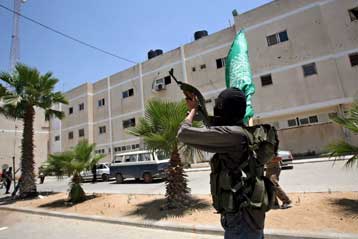 Την κυβέρνηση εθνικής ενότητας διέλυσε ο Παλαιστίνιος πρόεδρος