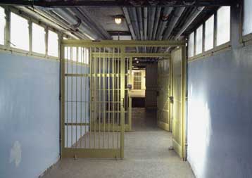 Ηπιότερη αντιμετώπιση των ανηλίκων παραβατών ζητά έκθεση της ΕΕ