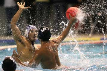 Πιο κοντά στον τίτλο ο Ολυμπιακός μετά το 11-9 επί του Εθνικού