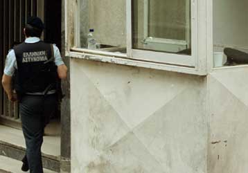 Επεισόδιο και πυροβολισμοί στο ΑΤ Μεγάρων με πρωταγωνιστή τον αστυνομικό διευθυντή