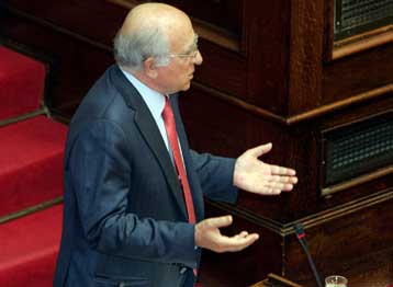 Έκρηξη Σουφλιά στη Βουλή στον απόηχο της απόφασης για τα αυθαίρετα