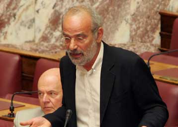 Βαριές κουβέντες Αλαβάνου κατά Ορφανού για τις παραλίες