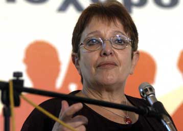 Ανίκανα τα δύο μεγάλα κόμματα να αντιτωπίσουν τα προβλήματα, εκτιμά η Αλέκα Παπαρήγα