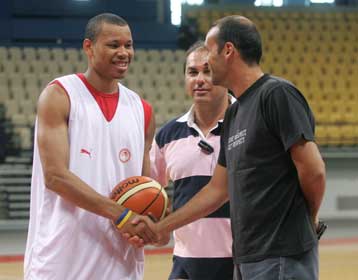 Το 2-2 ζήτησαν οι Αγγελόπουλοι από τους παίκτες του Ολυμπιακού