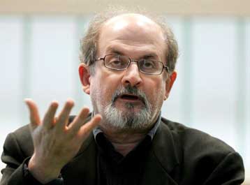 Δυσαρέσκεια του Ιράν στη βρετανική απόφαση να γίνει ιππότης ο Σαλμάν Ρουσντί