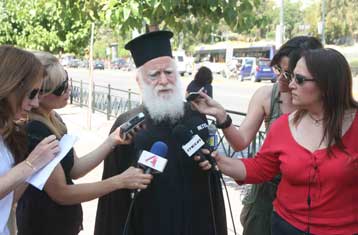 Παραμένει στη Μονάδα Εντατικής Θεραπείας ο αρχιεπίσκοπος Χριστόδουλος