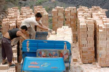 Εκατοντάδες συλλήψεις στην Κίνα για την υπόθεση των σύγχρονων σκλάβων