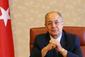 Βέτο Σεζέρ στην ταυτόχρονη διεξαγωγή εκλογών και δημοψηφίσματος για το Σύνταγμα