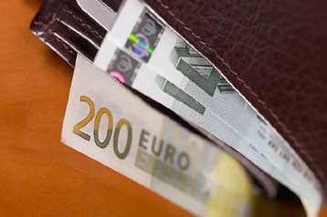 «Πλούσιος» ο Έλληνας χαμηλόμισθος, έναντι κάποιων «συναδέλφων» του στην ΕΕ