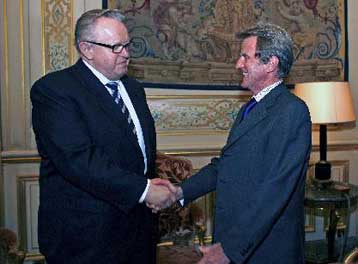 Συνάντηση Κουσνέρ – Αχτισάαρι στο Παρίσι για το θέμα του Κοσόβου