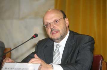 Η κυβέρνηση θα προσπαθήσει για περαιτέρω μείωση της ανεργίας, λέει ο Ευ.Αντώναρος