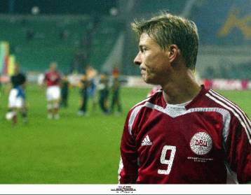 Απομακρύνεται ο Τόμασον από τους «ερυθρόλευκους»