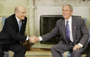 Τον Μαχμούντ Αμπάς στηρίζουν Τζορτζ Μπους και  Εχούντ Ολμέρτ