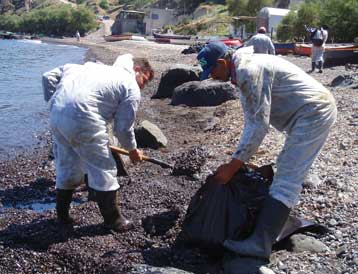 Απορρίπτει τις κατηγορίες για τη ρύπανση στη Σαντορίνη η πλοιοκτήτρια του Sea Diamond