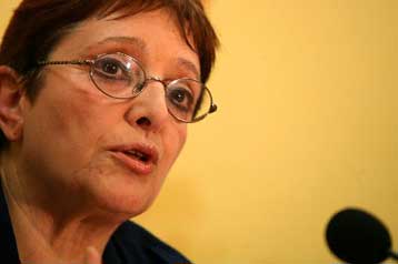 Σκληρότερα μέτρα πίσω από τις «μεταρρυθμίσεις» προβλέπει η Αλέκα Παπαρήγα