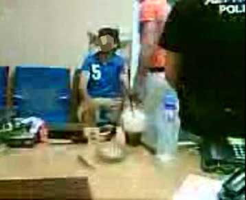 Συγκέντρωση διαμαρτυρίας στη Βουλή για την κακοποίηση κρατουμένων