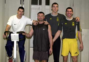 Στο πλευρό του Έρνεστ Ράτζεν 107 άνθρωποι του μπάσκετ