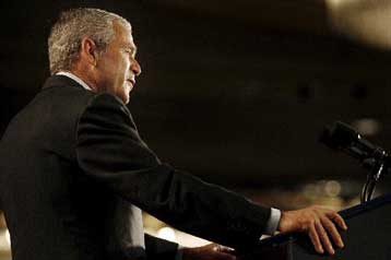 Εγκαλείται η κυβέρνηση Μπους για χορήγηση ψυχοτρόπων φαρμάκων σε μετανάστες