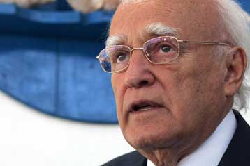 Για όγδοη ημέρα στην εντατική ο Αρχιεπίσκοπος