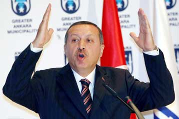 Ανοιχτό το ενδεχόμενο μιας επίθεσης στο Βόρειο Ιράκ, δηλώνει ο Ερντογάν