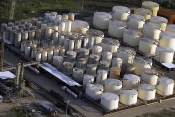 Πτώση στις τιμές του πετρελαίου λόγω «εκτόξευσης» των αποθεμάτων αργού στις ΗΠΑ