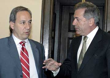 Αλληλοκαρφώματα υπουργών για το κλίμα αλληλεγγύης στην κυβέρνηση